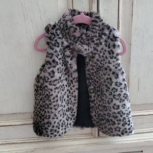 🌞 3 for $20 Fur vest fits 7/8